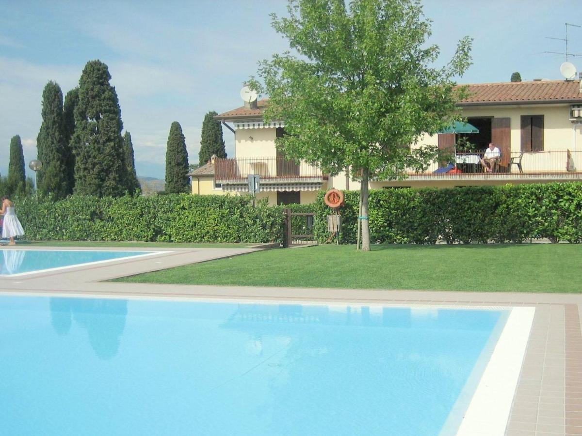 Enticing Holiday Home In Lazise With Swimming Pool Buitenkant foto