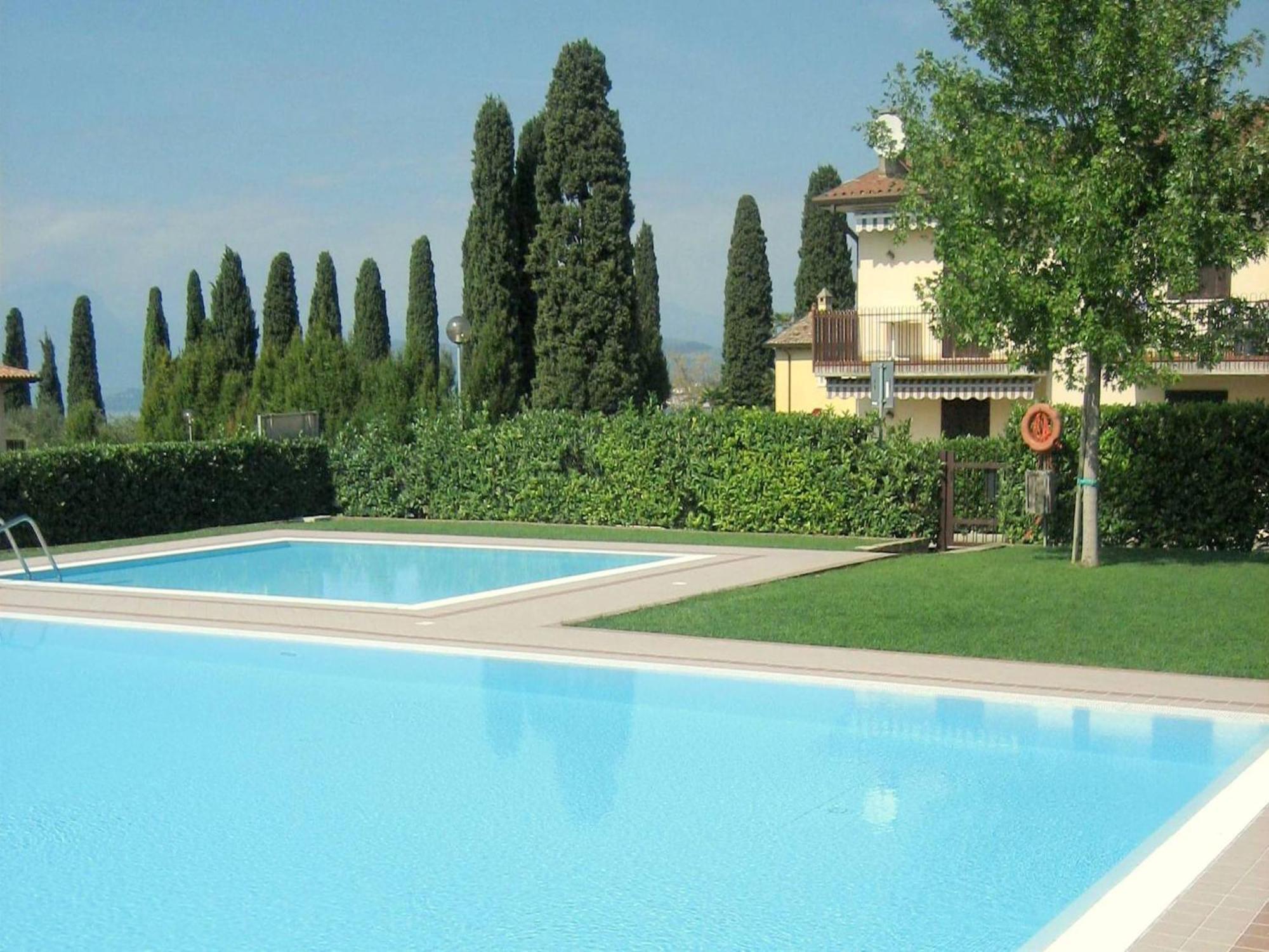 Enticing Holiday Home In Lazise With Swimming Pool Buitenkant foto