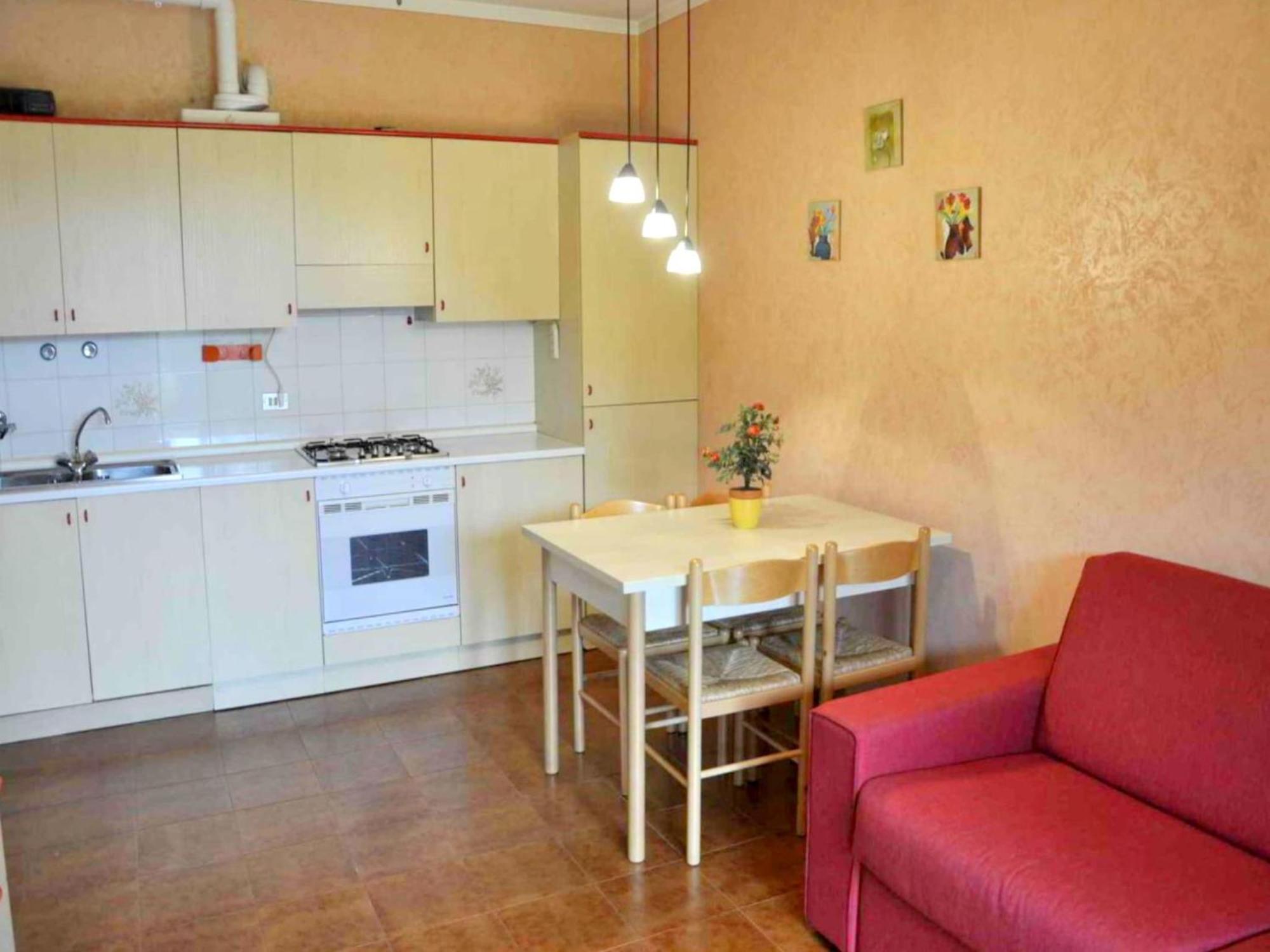 Enticing Holiday Home In Lazise With Swimming Pool Buitenkant foto