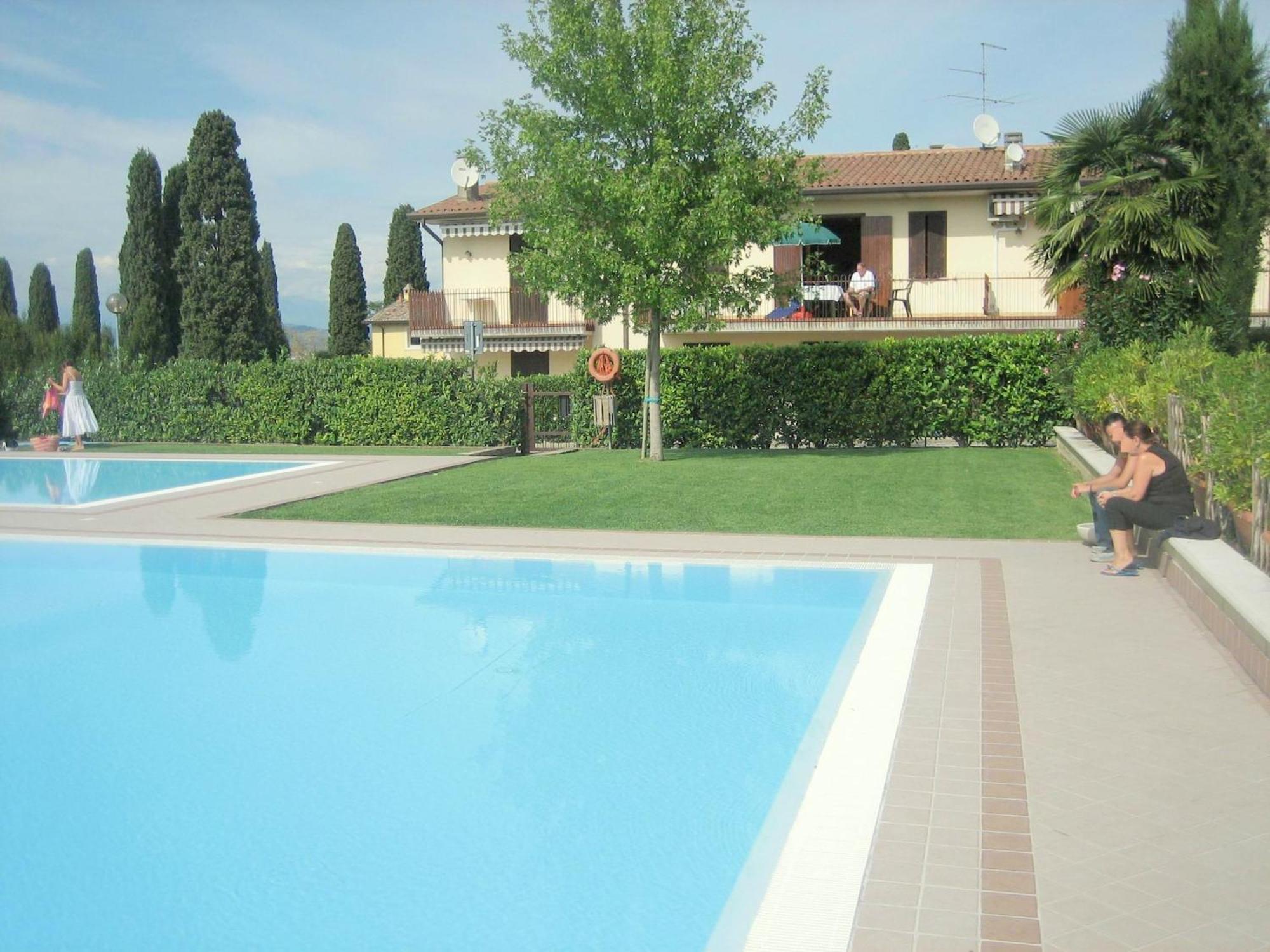 Enticing Holiday Home In Lazise With Swimming Pool Buitenkant foto
