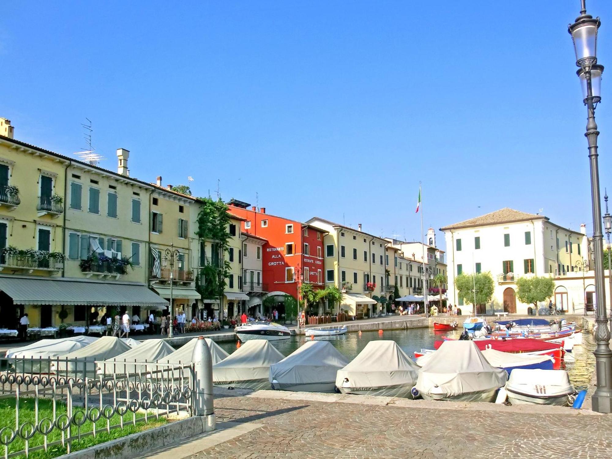 Enticing Holiday Home In Lazise With Swimming Pool Buitenkant foto