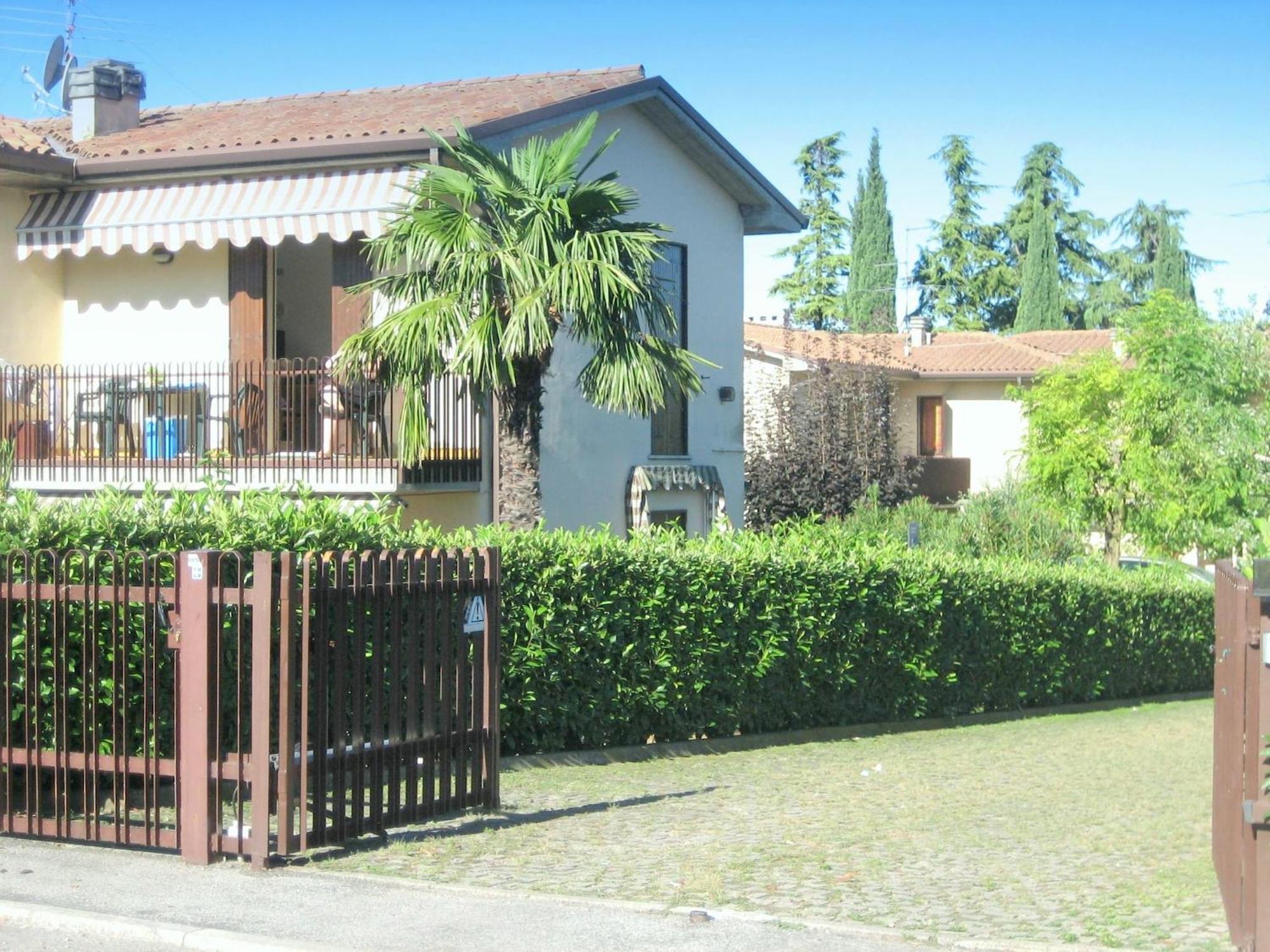 Enticing Holiday Home In Lazise With Swimming Pool Buitenkant foto