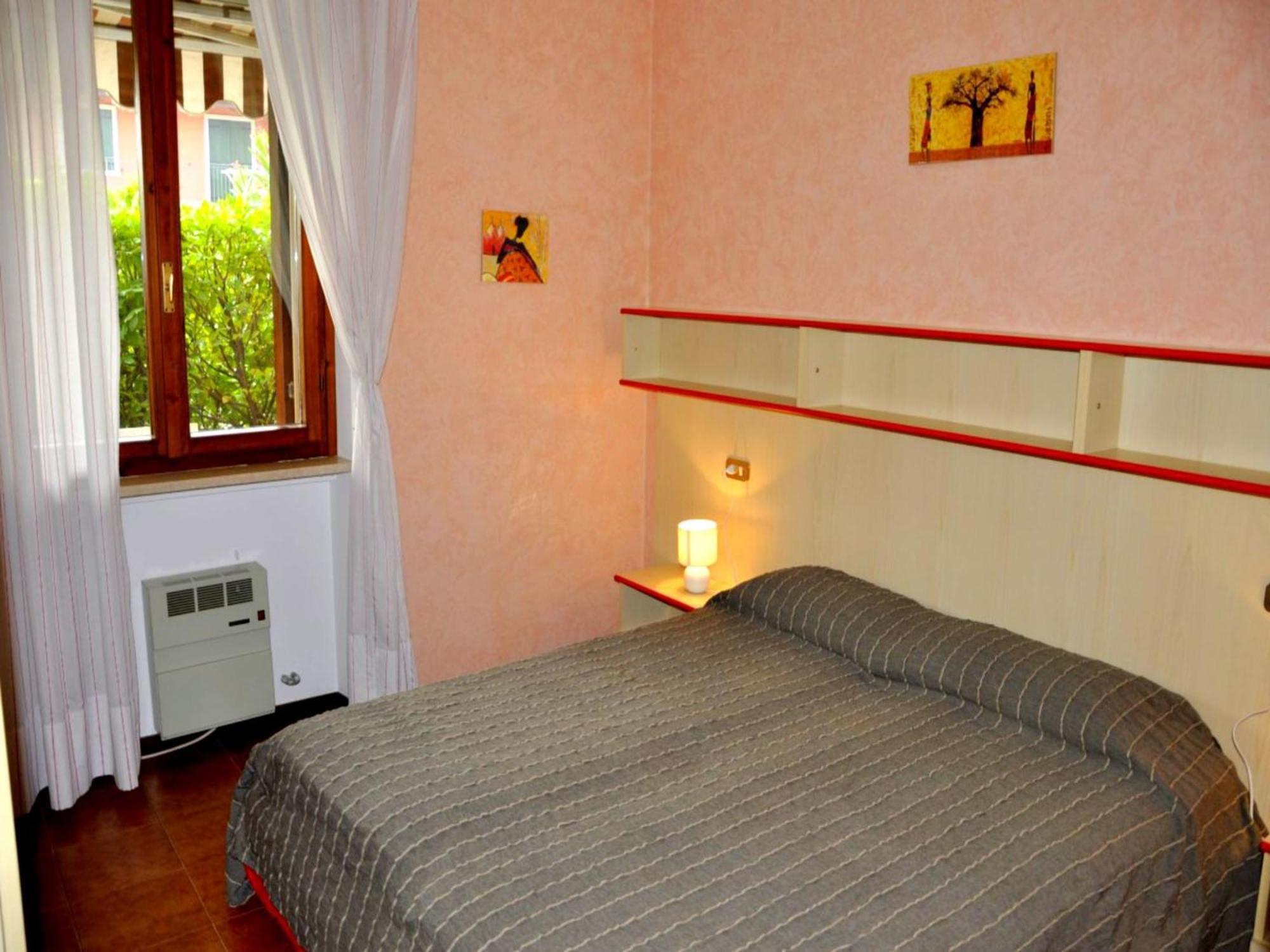 Enticing Holiday Home In Lazise With Swimming Pool Buitenkant foto