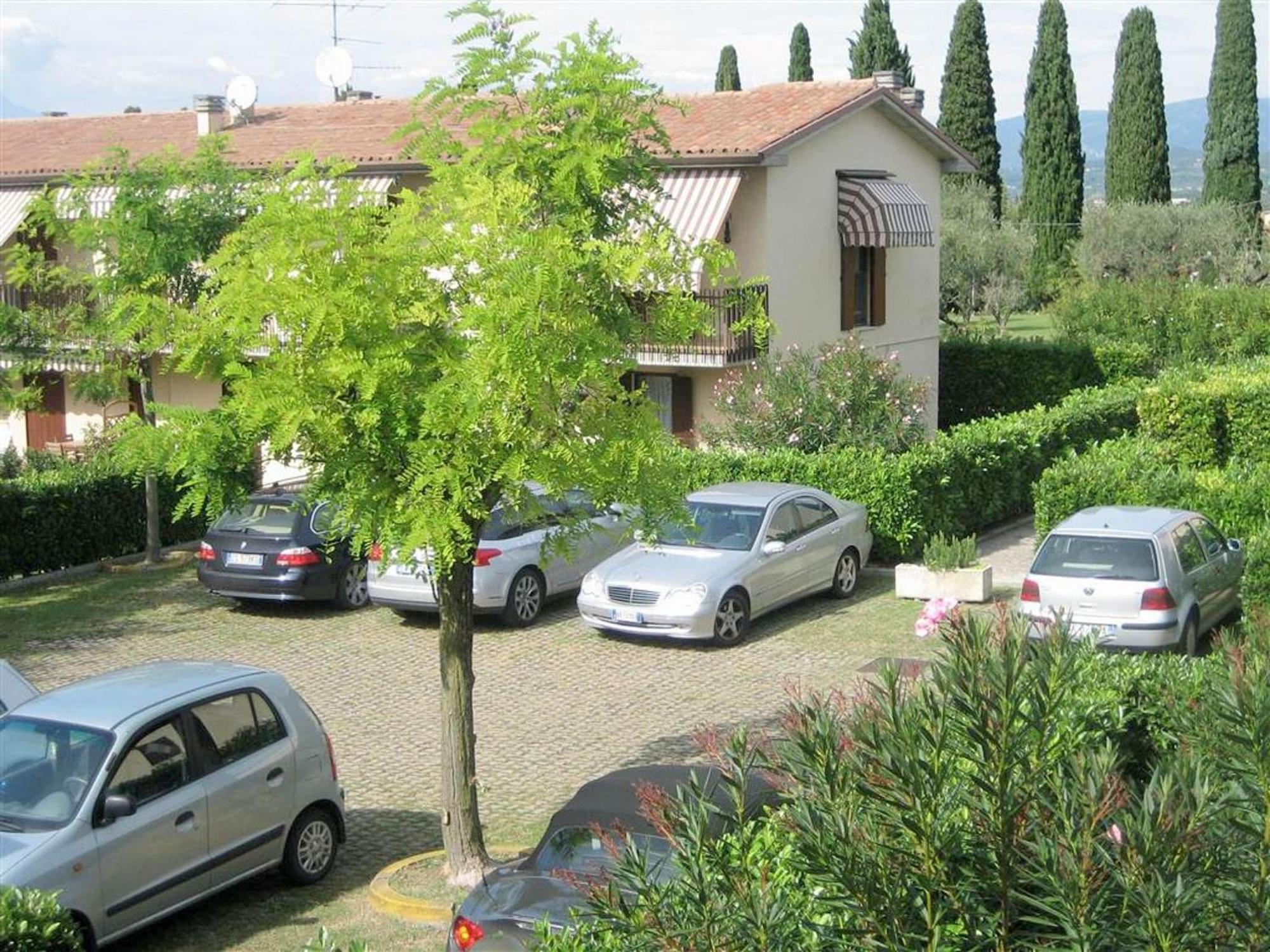 Enticing Holiday Home In Lazise With Swimming Pool Buitenkant foto