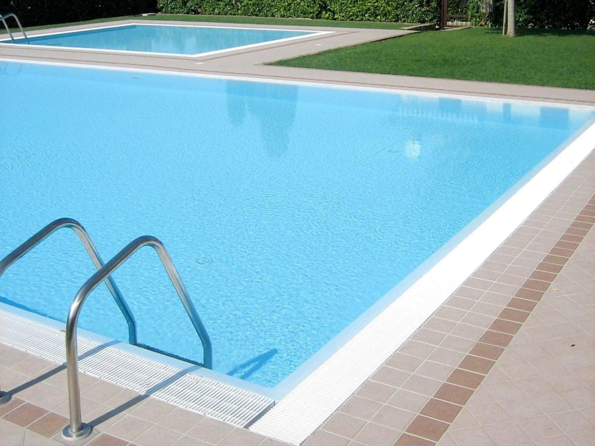 Enticing Holiday Home In Lazise With Swimming Pool Buitenkant foto